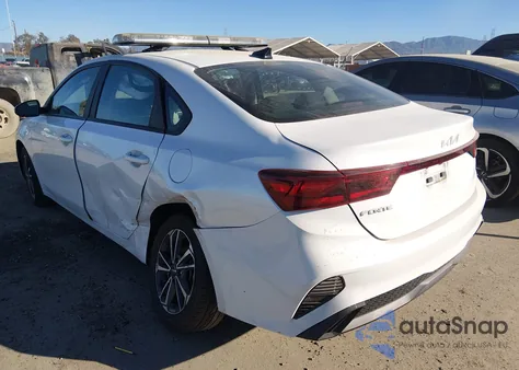 2024 Kia Forte Lxs z USA, uszkodzony, nr VIN 3KPF24AD8RE708577